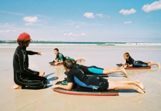  Aprende a surfear en Bretaña 